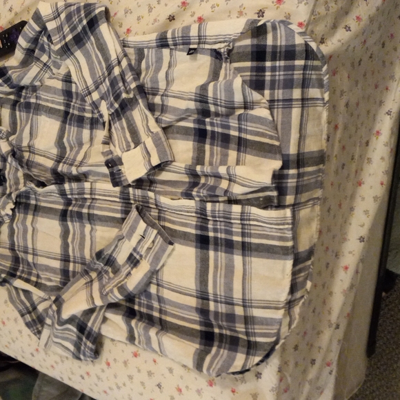 Gap sz M plaid button down shirt - Picture 4 of 4